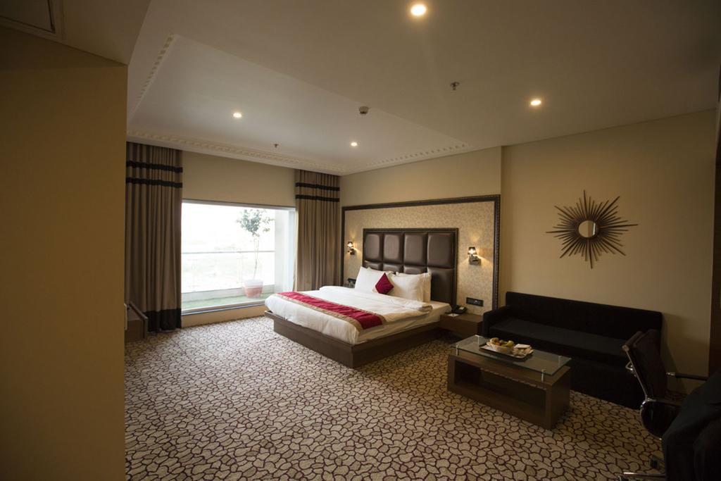 Anjushree Hotell Ujjain Eksteriør bilde